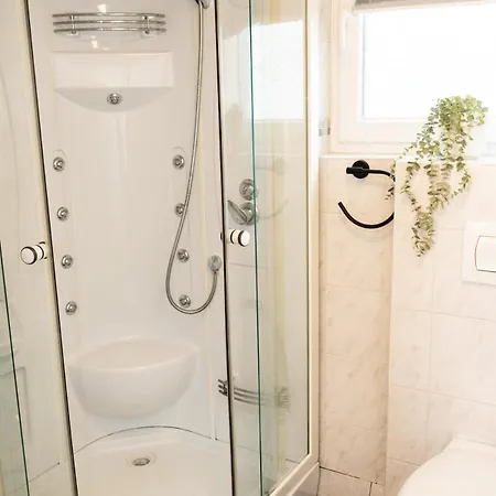 Wonderwall - - 5x Boxspringbed - Kitchen Apartment Bremen