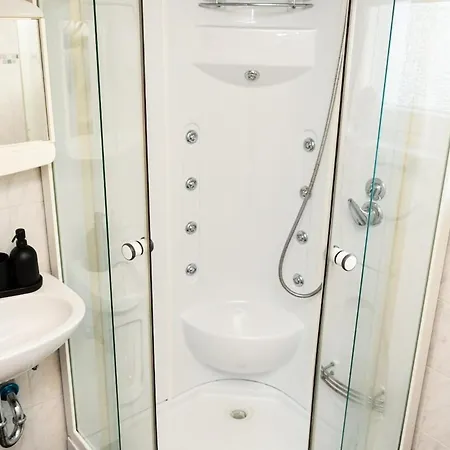 Wonderwall - - 5x Boxspringbed - Kitchen Apartment Bremen