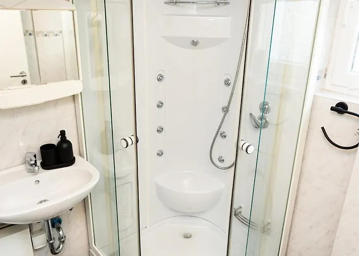 Wonderwall - - 5x Boxspringbed - Kitchen Apartment Bremen